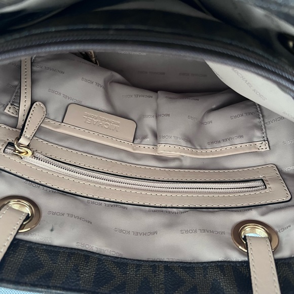 Authentic Michael Kors tote like new - Picture 5 of 10
